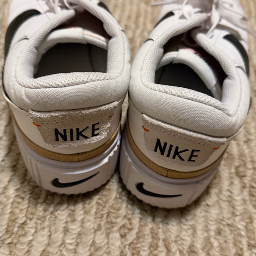 Nike White and Black Sneakers - Picture 4 of 7